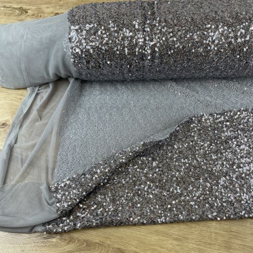 Tela lentejuela plata sobre gris 1