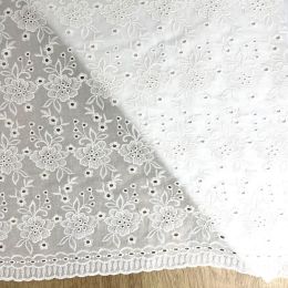 Batista Perforada Flores Bordadas 44