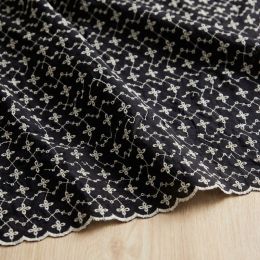 Batista Bordada Flores y Cenefas Negra.