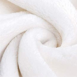 Coralina Blanca Nube – Suave y Cálida para Mantas y Pijamas