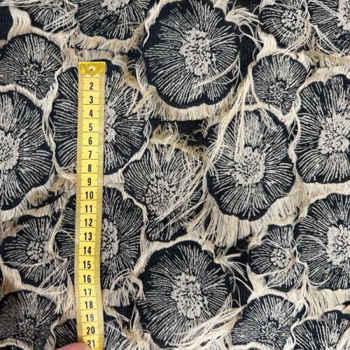 Jacquard Sylphide Negro con Flores y Flecos 2