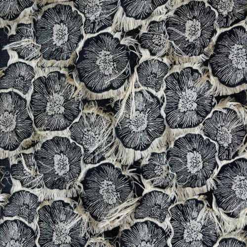 Jacquard Sylphide Negro con Flores y Flecos