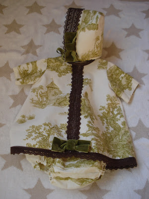VESTIDO CON CAPOTA TOILE DE JOUY