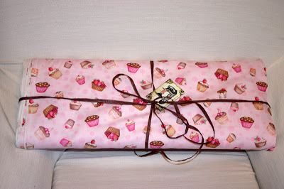 TELA «PINK CUPCAKES ON POLKA DOTS»