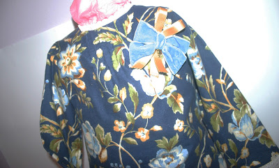 EL VESTIDO AZUL DE FLORES
